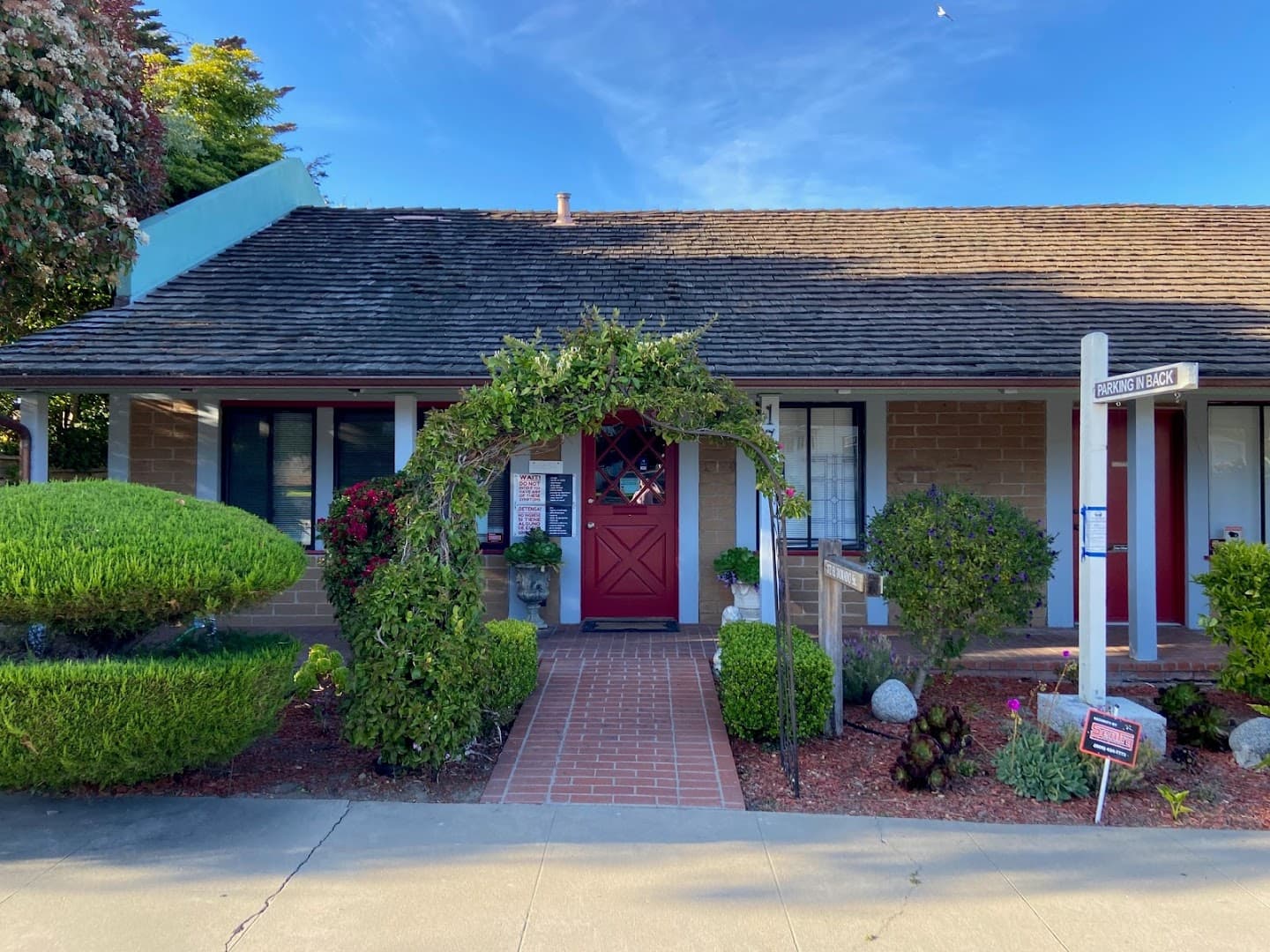 Monterey Pain, Spine & Wellness Institute, Dr. Lisa Ramirez Kroopf, MD